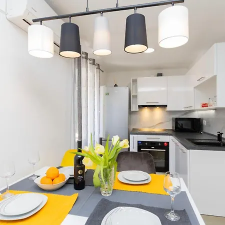Modern Cozy Apartment Bonnie In Center Of Split. Exterior photo