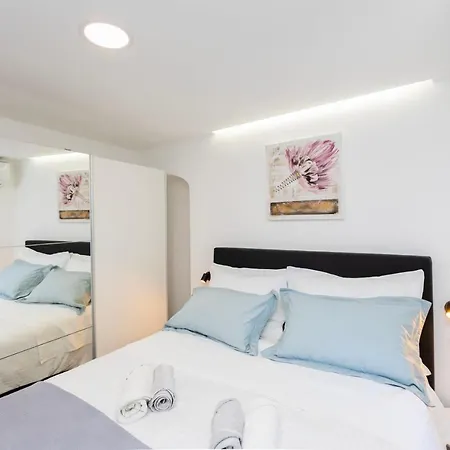 Modern Cozy Apartment Bonnie In Center Of Split. Exterior photo