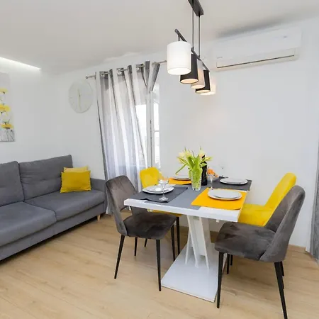 Modern Cozy Apartment Bonnie In Center Of Split. Exterior photo